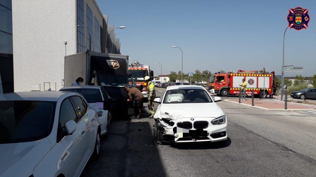 Accidente de tráfico en la calle Loeches de Alcorcón