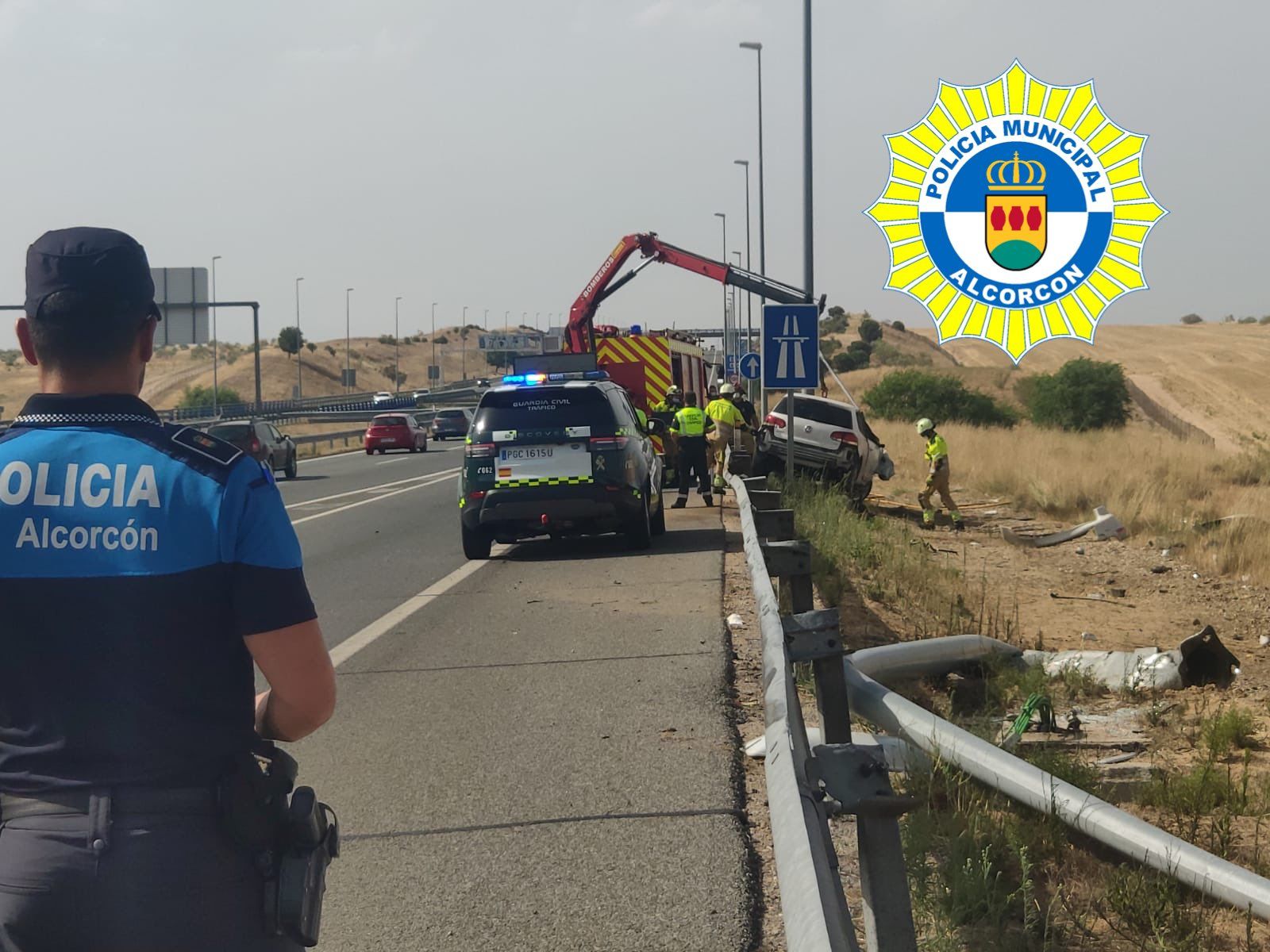Intervención de la Policía y de los Bomberos de Alcorcón en accidente en la M50