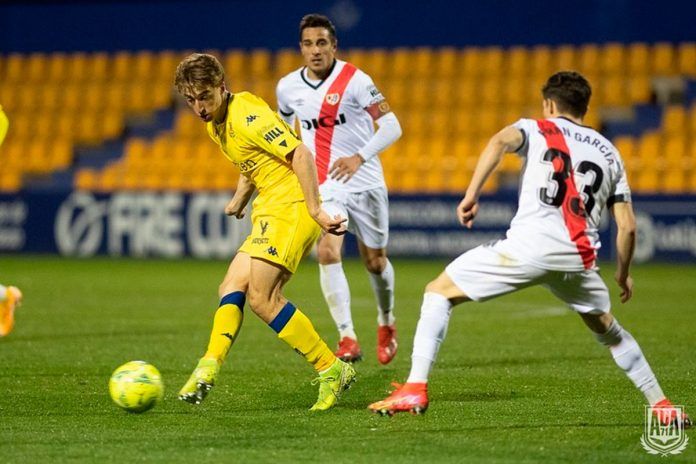 La AD Alcorcón cede a Javi Castro y a Álvaro Juan