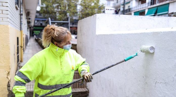 Vuelve a Alcorcón el plan de limpieza «Barrio a Barrio» El plan de limpieza 'Barrio a Barrio' de Alcorcón echa a andar