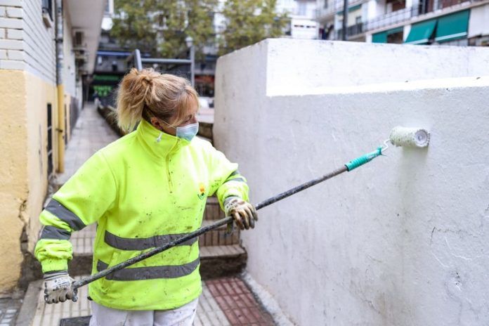 El plan de limpieza 'Barrio a Barrio' de Alcorcón echa a andar