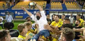Enfado monumental de la afición del Alcorcón por la destitución de Anquela