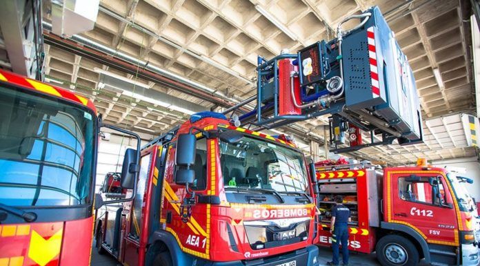 Los bomberos de Alcorcón rescatan a una mujer atrapada en su domicilio