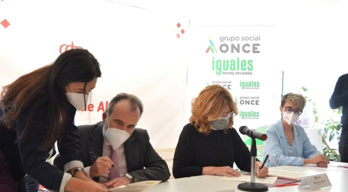 El Ayuntamiento de Alcorcón y la ONCE firman un acuerdo en favor de personas con discapacidad