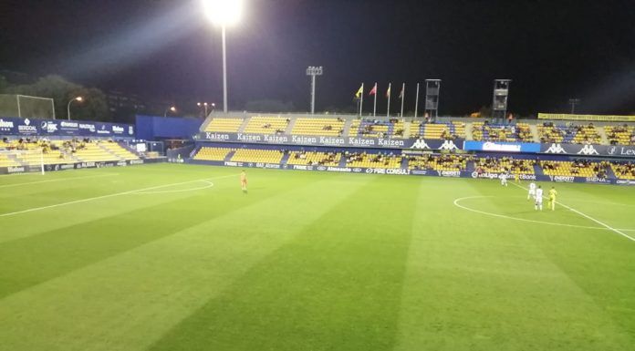 Noche de protestas de la afición del Alcorcón en Santo Domingo