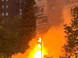 Espectacular incendio de un camión de ESMASA en Alcorcón