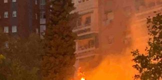 Espectacular incendio de un camión de ESMASA en Alcorcón