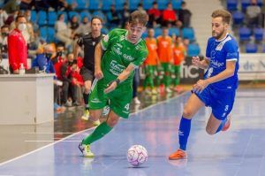 El futbolista Toni Escribano, con pasado en Alcorcón, operado de su rodilla