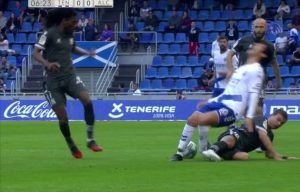 Borja Lasso se retira tras la gravísima lesión que sufrió contra el Alcorcón