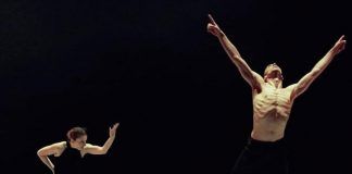 A partir de las 20:00, el Buero Vallejo acoge el espectáculo 'Al desnudo', a cargo de Iratxe Ansa e Igor Bacovich, dos de los mejores bailarines contemporáneos del mundo. Danza de primerísimo nivel este sábado en Alcorcón