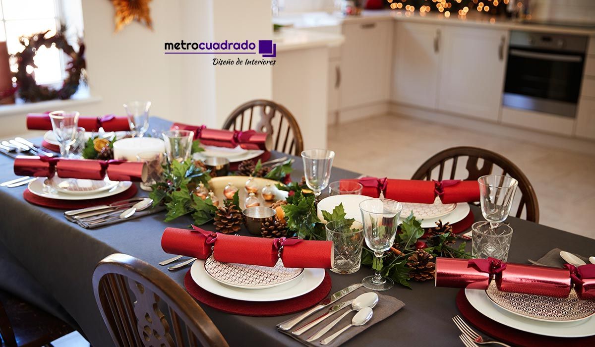 la mesa del comedor para Navidad