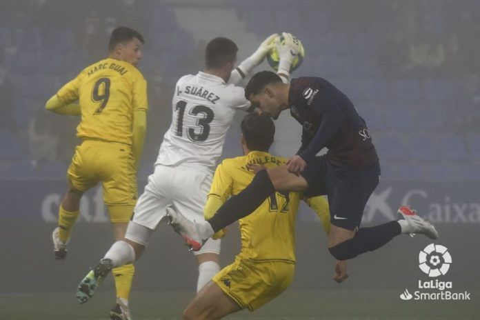 Huesca 0-0 Alcorcón/ El Alcorcón cierra la portería pero se pierde entre la niebla