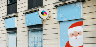 La decoración de Navidad invade los comercios de Alcorcón