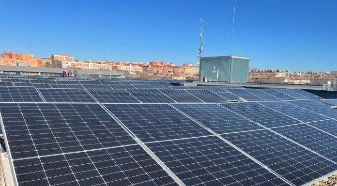Cuatro edificios de Alcorcón ya funcionan con placas solares