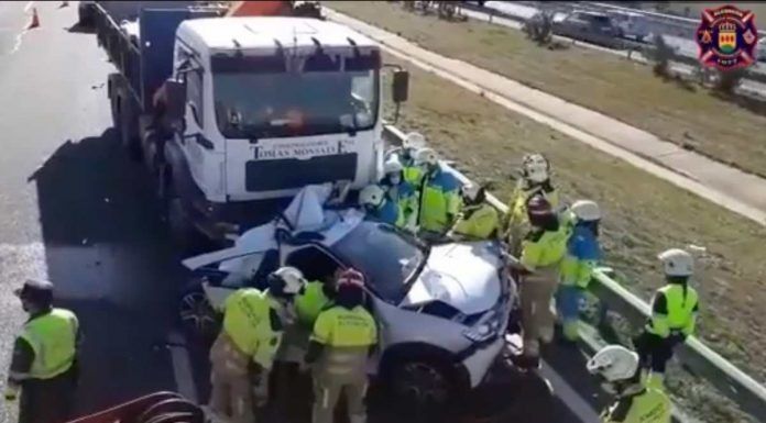 Accidente en Alcorcón entre un camión y dos coches