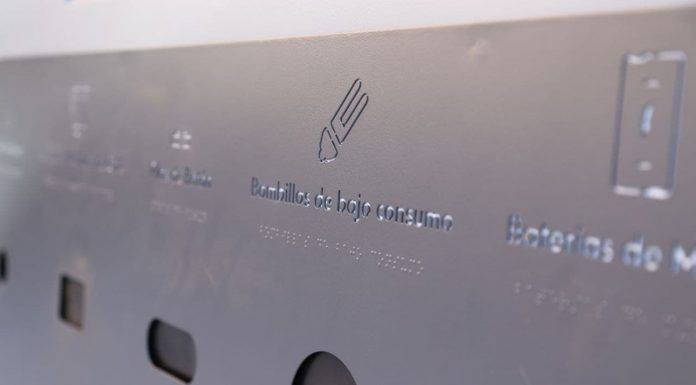 Los 21 mini-puntos limpios de Alcorcón en braille