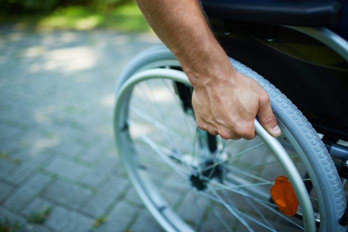 Denuncian la falta de accesibilidad para personas con discapacidad en Alcorcón