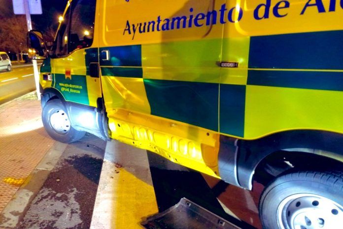 Accidente entre una ambulancia y un vehículo en Alcorcón