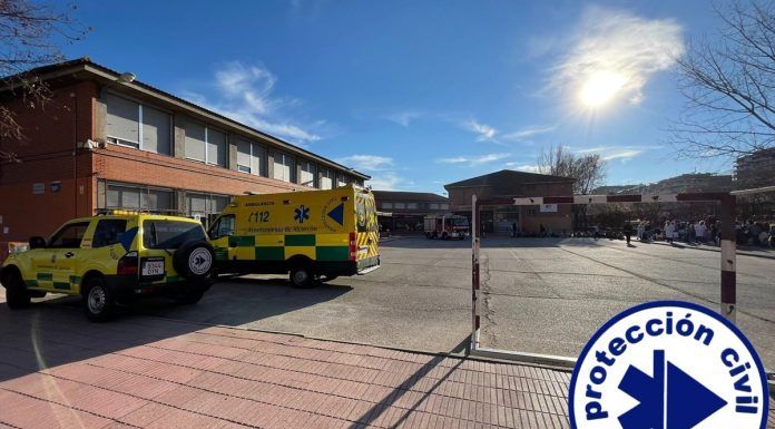 Los niños ya no se encontraban en el centro, pero una trabajadora tuvo que ser atendida por inhalación de humo. Incendio en la cocina del Colegio Parque Lisboa de Alcorcón
