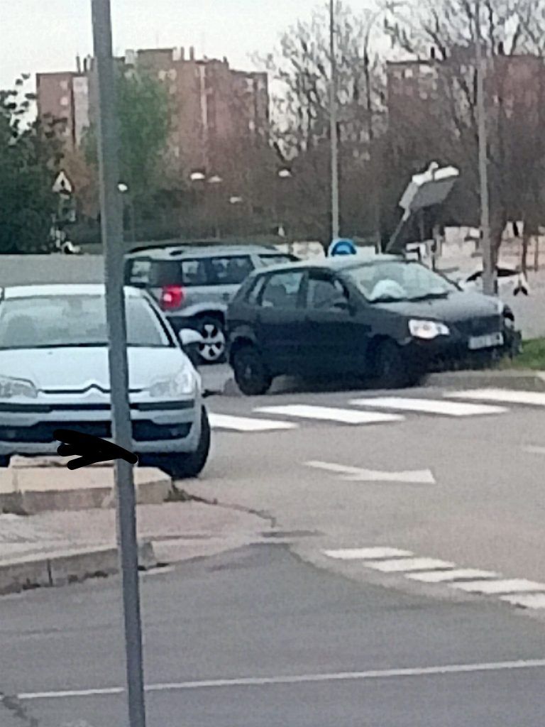 Salida de vía en Alcorcón de dos vehículos por un pique entre conductores