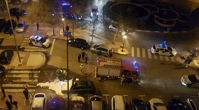 El incendio de un coche en el barrio de Valderas de Alcorcón acaba con dos detenidos