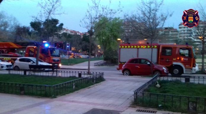 La brillante actuación de unos vecinos para evitar que un incendio se propagase en una vivienda de Alcorcón