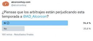 La afición del Alcorcón, molesta con los arbitrajes contra el club