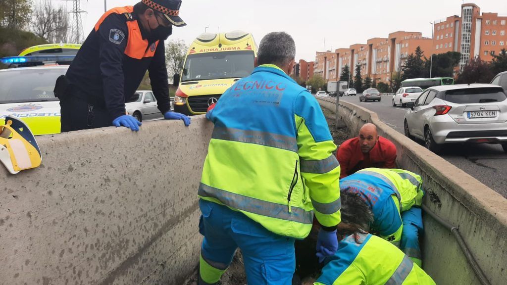 Un motorista sufre un grave accidente en la A-5 a la salida de Alcorcón