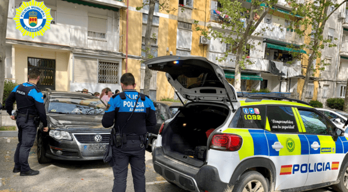 Rescate a un bebe atrapado en el interior de un coche en Alcorcón