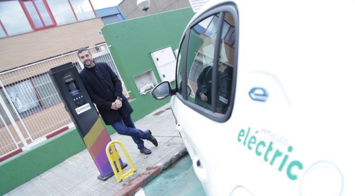 Alcorcón instala un cargador para vehículos eléctricos en el Polígono Urtinsa