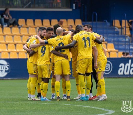 El Alcorcón silencia al Almería y le amarga el ascenso