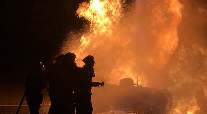 Incendio nocturno en un polígono de Alcorcón