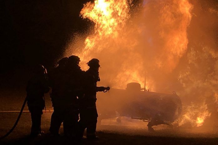 Incendio nocturno en un polígono de Alcorcón