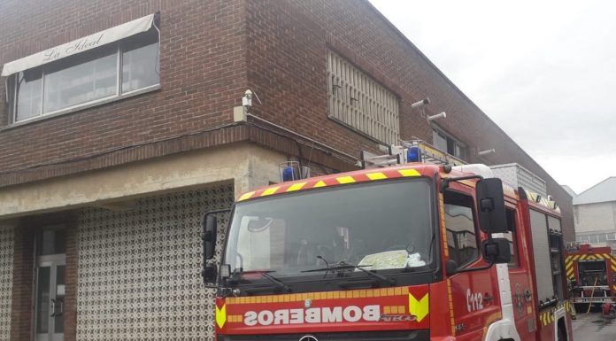 Incendio en una de las naves del Polígono Urtinsa de Alcorcón