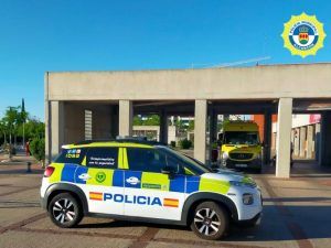 Un conductor sin carné pierde la carga en plena vía de Alcorcón