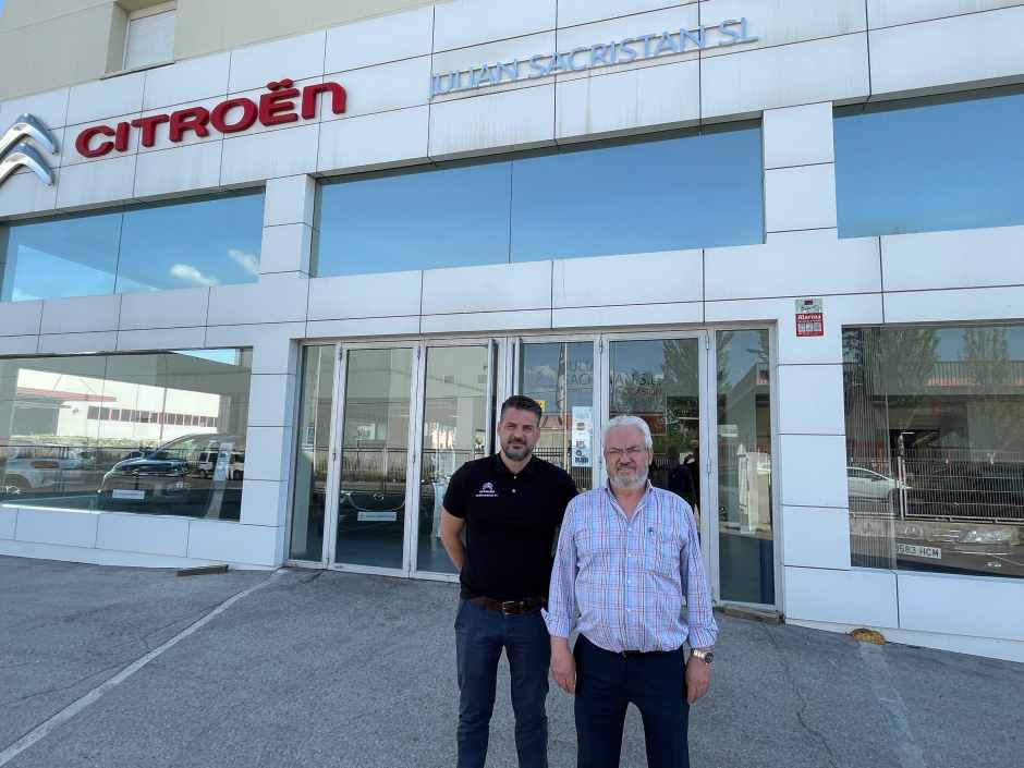 Sacristán, dos generaciones vendiendo coches en Alcorcón