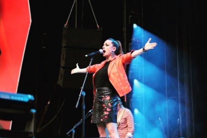 La aparición estelar de la artista Angélica Leyva, de Alcorcón, en el concierto de los Rolling Stones