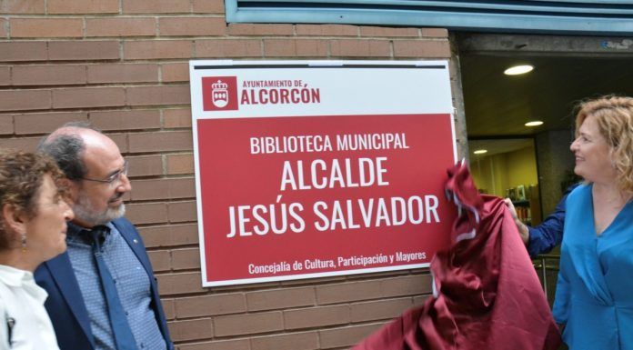 Alcorcón le pone el nombre del fallecido exalcalde Jesús Salvador Bedmar a la Biblioteca El Pinar