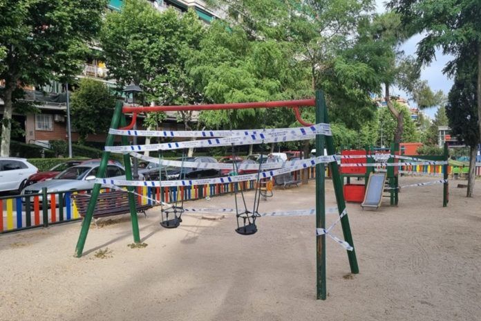 Cerrado un parque infantil de Alcorcón por una plaga de garrapatas