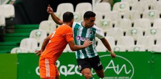 Álvaro Bustos, calidad y desborde para el Alcorcón