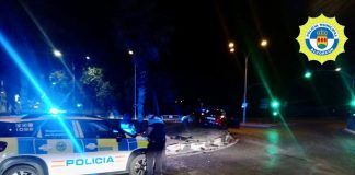 Dos coches se estrellan contra una rotonda en Alcorcón