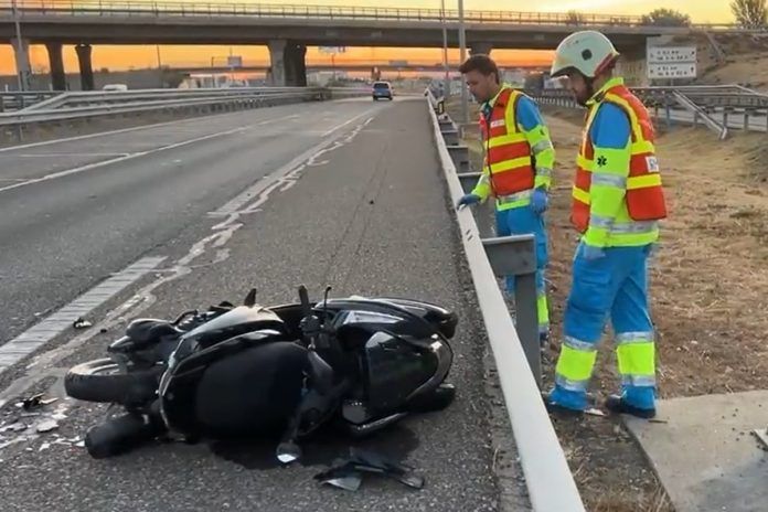 Muere un motorista tras chocar contra un quitamiedos en Alcorcón