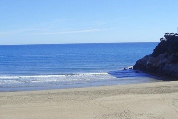 Una joven de Alcorcón le salva la vida a un turista francés en la playa