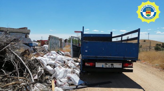 Cazado un individuo vertiendo ilegalmente escombros en Alcorcón Cazado un individuo vertiendo ilegalmente escombros en Alcorcón