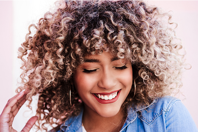 Especialistas en tratamiento y corte de cabello rizado: Método Curly