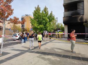 Terror en la Calle Oslo 45 de Alcorcón tras el incendio letal: "Era una ratonera, estábamos atrapados"