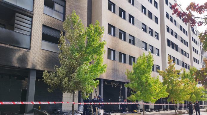Terror en la Calle Oslo 45 de Alcorcón tras el incendio letal: "Era una ratonera, estábamos atrapados"