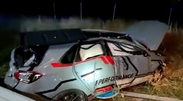 Un coche queda destrozado tras un grave accidente en Alcorcón