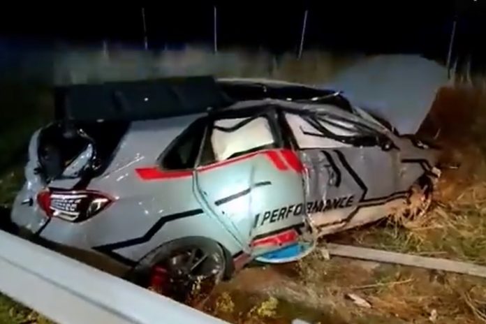 Un coche queda destrozado tras un grave accidente en Alcorcón