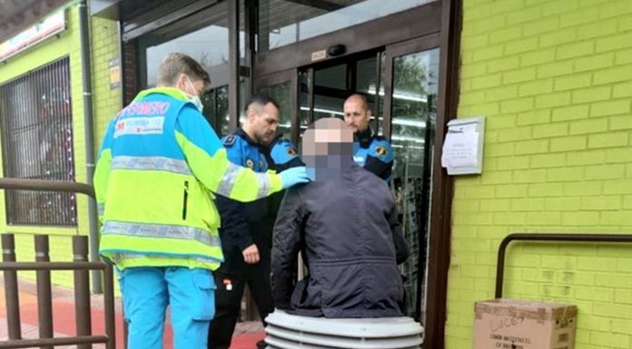 Un hombre pasa la noche en la calle en Alcorcón tras caer en una zanja y quedarse atrapado